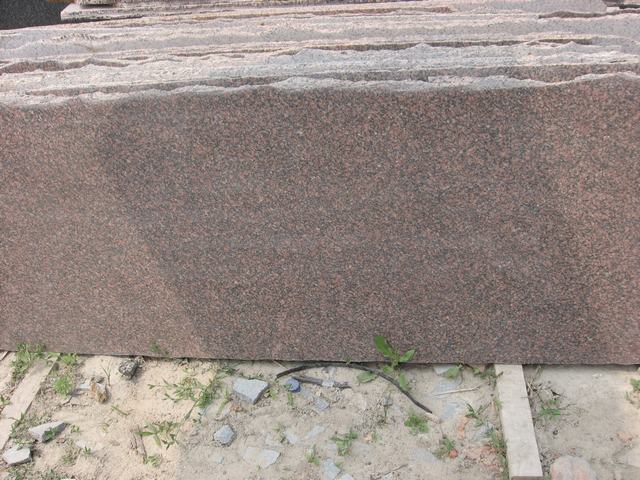 G352 / Marshal Red Granite